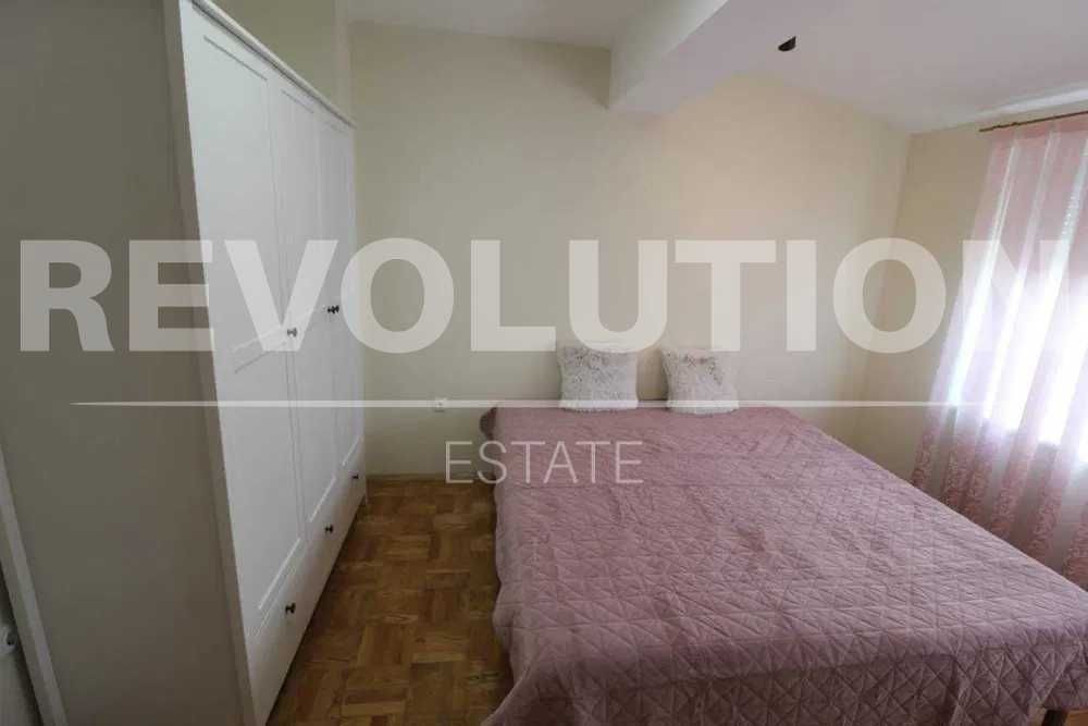 ПРОСТОРЕН ТРИСТАЕН апартамент в района на Центъра!