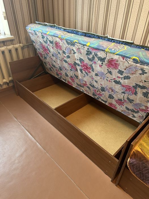 Кровати деревянные две штуки