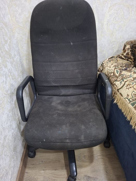 Продажа стула чёрного цвета