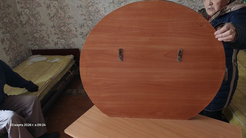 Продам зеркало на стену.