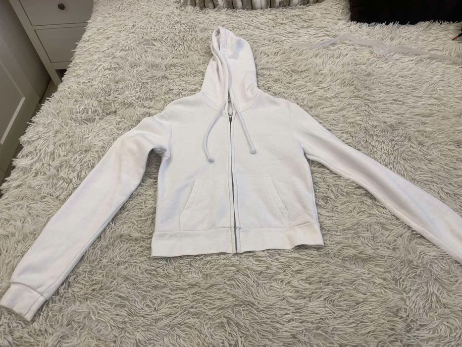 Продавам бели суитчъри