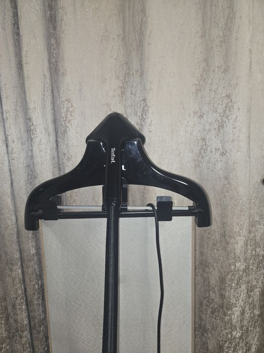 Fier de calcat vertical cu aburi Tefal