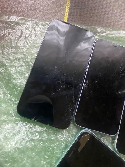 vând un lot de telefoane iPhone sau Samsung se vand și pe bucăți