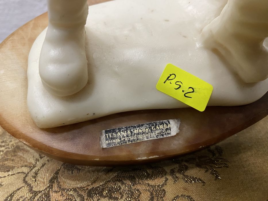 Стара италианска фигура от алабастър