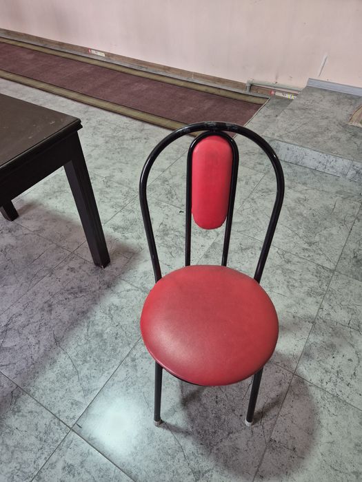 Продам стол со стульями б.у