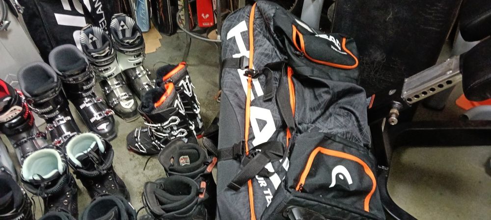 Продавам ски и сноуборд обувки ,калъфи