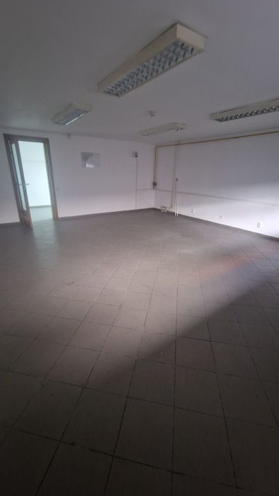 Spatiu de inchiriat (750 mp, cladire birouri), ultracentral, Focsani, 6 eur/mp