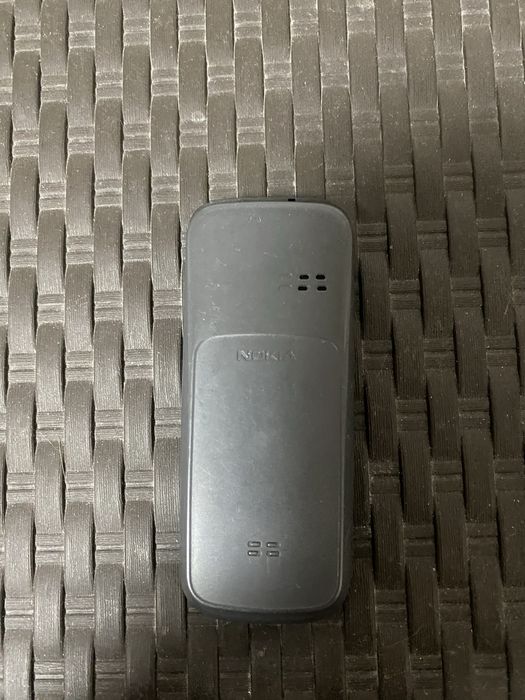 Мобилен телефон с копчета Nokia 100