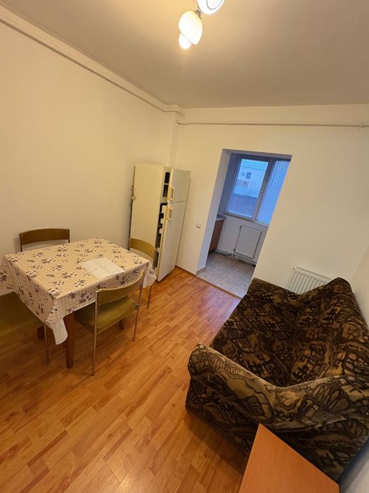 Închiriez apartament Micalaca