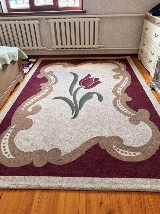 Кілемдер, әр түрлі размерде, Түркістан қаласында