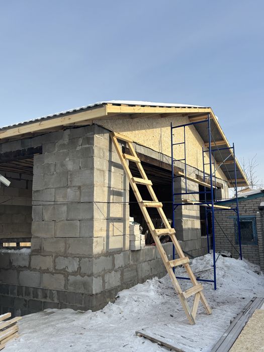 Бригада строителей от фундамента до кровли