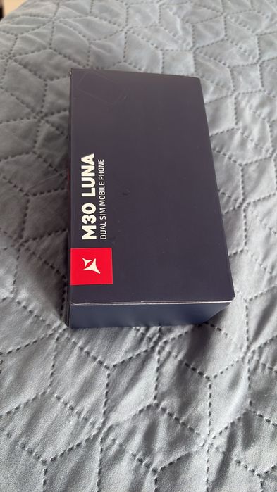Vând telefon nou