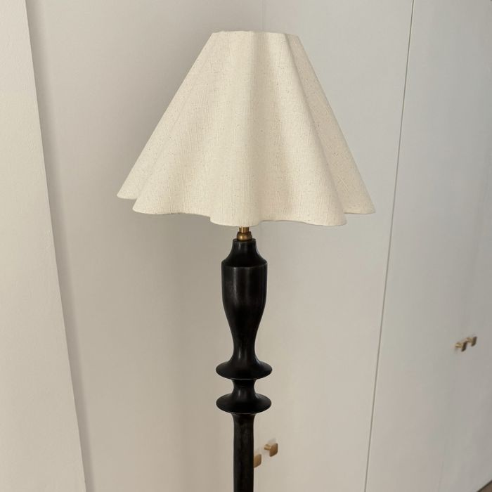 Lampadar elegant din lemn masiv