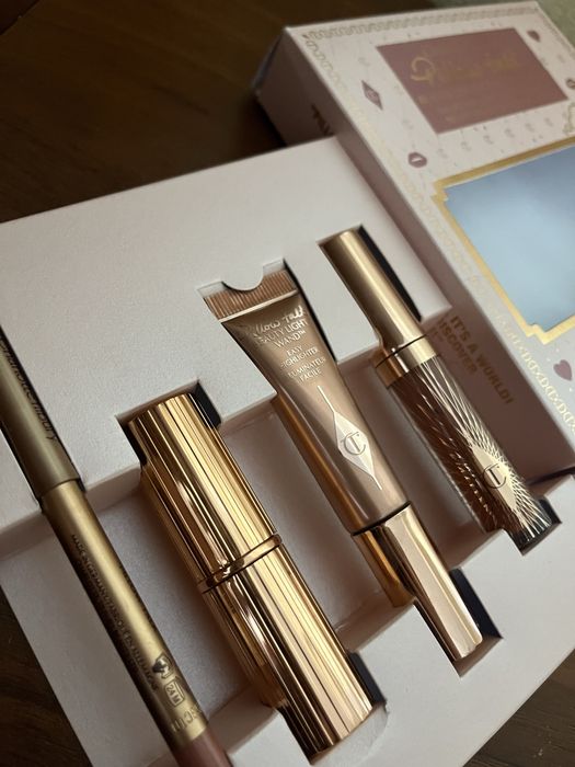 Набор косметики от Charlotte Tilbury