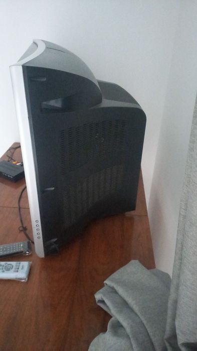 Телевизор LG работает