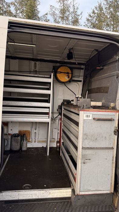 Rafturi metalice pentru Duba- Service Mobil