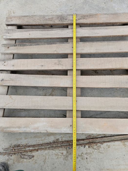 Vând paleti cca 300 bucati