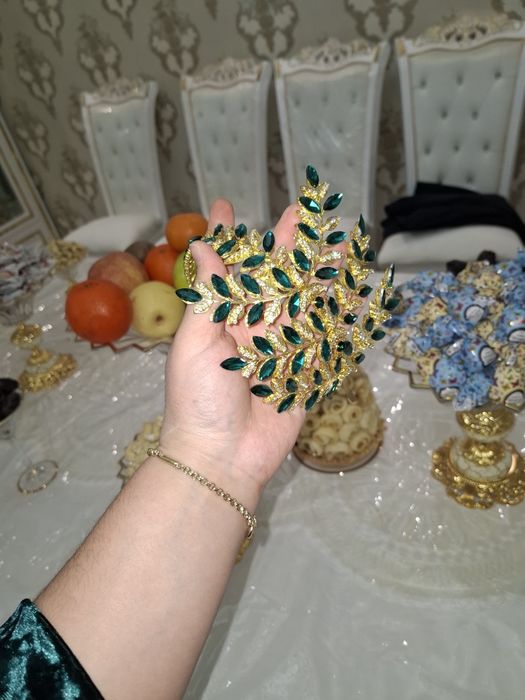 Kelinlar uchun sarpaga ansambl kŏylak va abadok komplekt.