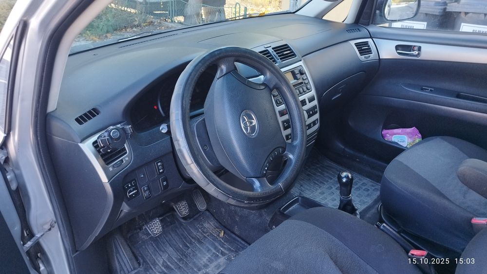 Toyota avensis verso