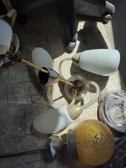 Осветителни тела за нощно шкафче.