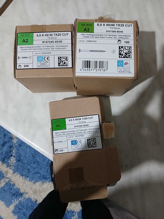 Suruburi autofiletante pentru lemn diferite dimensiuni si conectori