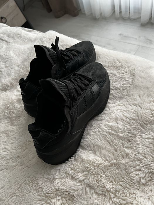 Дамски маратонки Adidas Avryn_X с мрежа