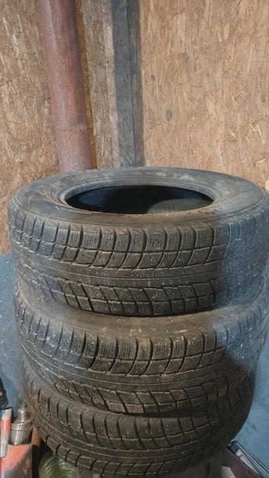 Продаю шины зимние 16