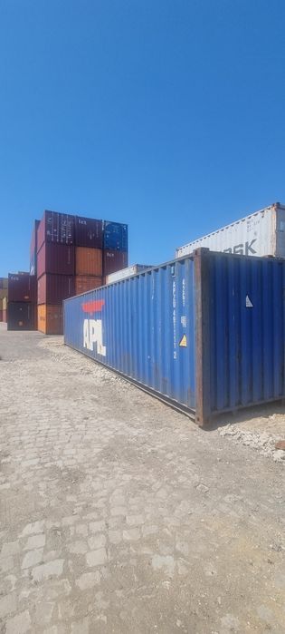 Vând containere maritime
