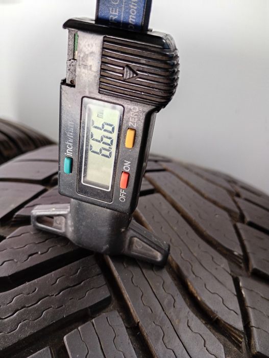 Перфектни 4бр.215/50/17 зимни