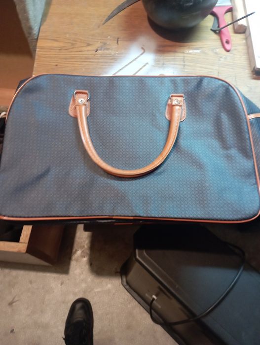 Малка пътна чанта