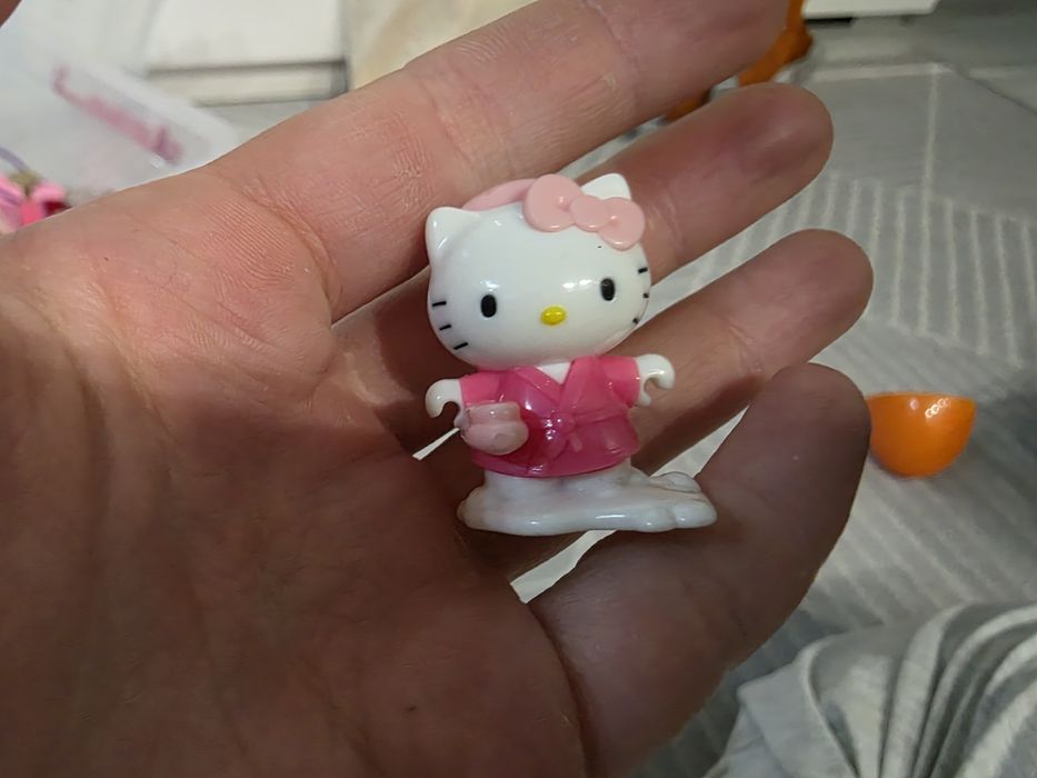 Фигурки Hello Kitty с киндеров