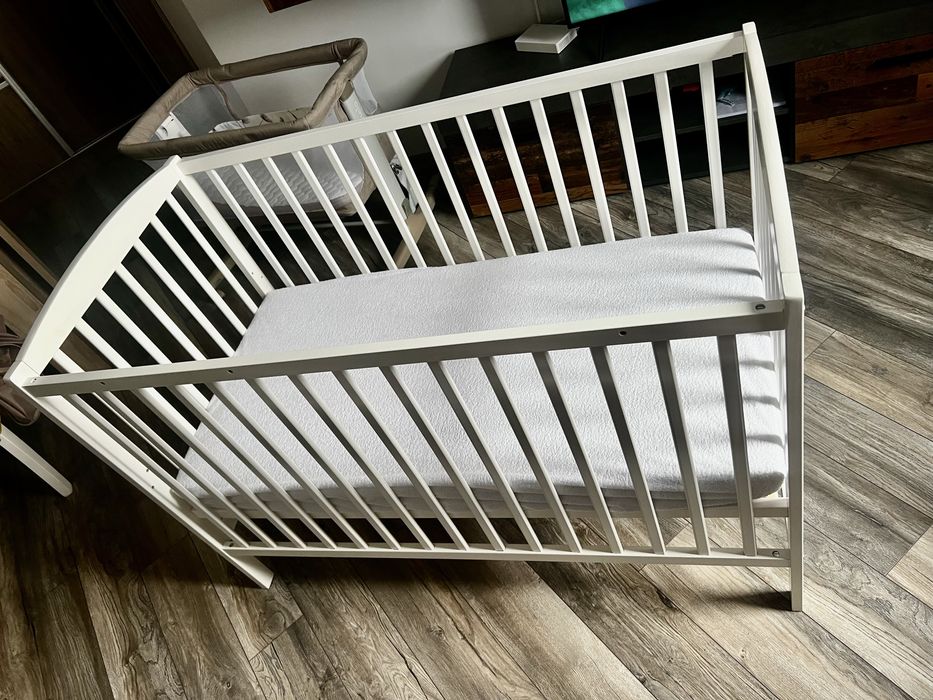 Pătuț lemn masiv Bebebliss Orelia + saltea cocos + 2 protecții impermeabile + 4 cearceafuri in