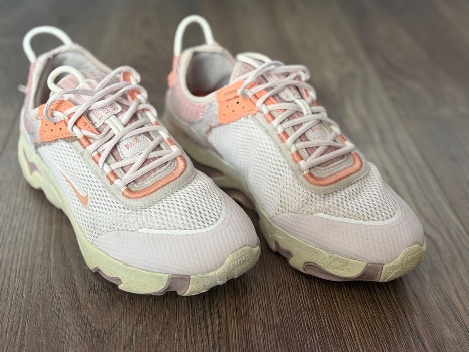 Nike React Live дамски маратонки