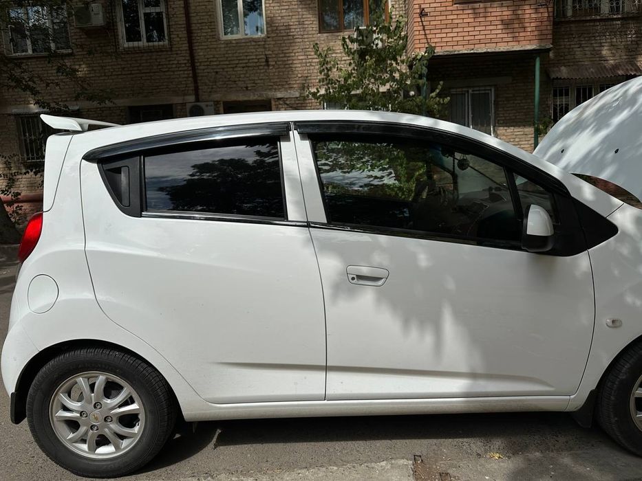 Спарк 2018г механика  белого цвета