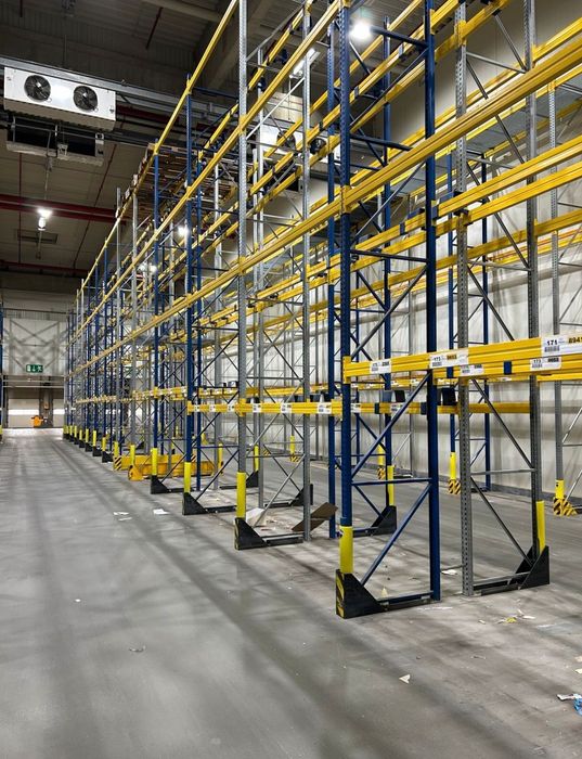 Rafturi metalice industriale 

360 rame la 8m inaltim