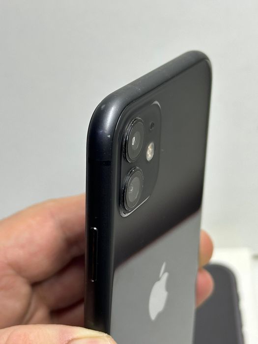 Продам Айфон 11 64г