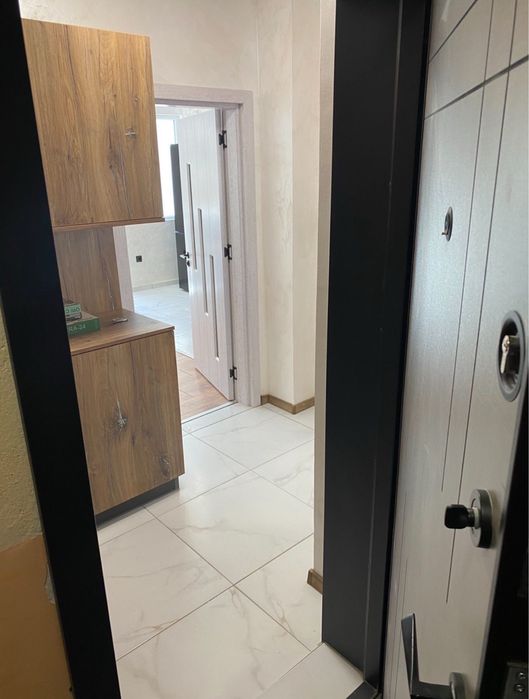 Дава се под наем Двустаен апартамент в Варна, Колхозен пазар - 68 кв.м за 484.5 € - Снимка #2