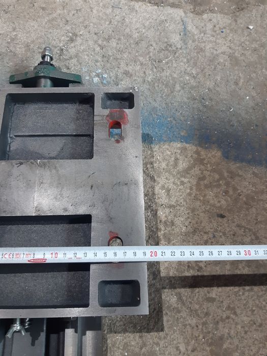 Кръстата маса за бормашина