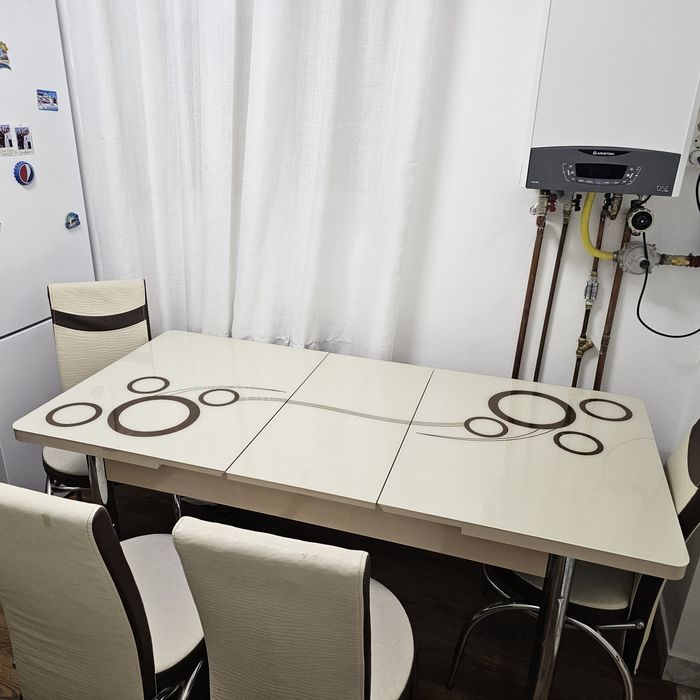 Masa extensibila cu 5 scaune urgent