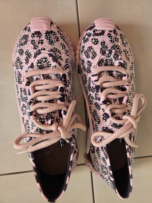 Нови Розови маратонки