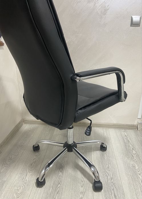 Офис Стол Кожен( Чисто Нов)