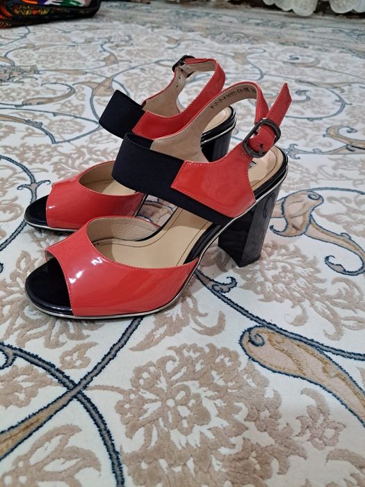 Кийилмаган, янги оёк кийим