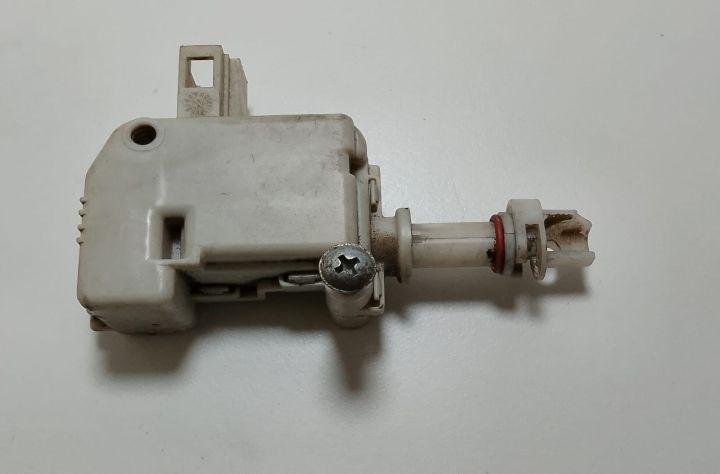 Motoras  usa rezervor 3B0959782 Volkswagen VW Golf a 4-a generatie