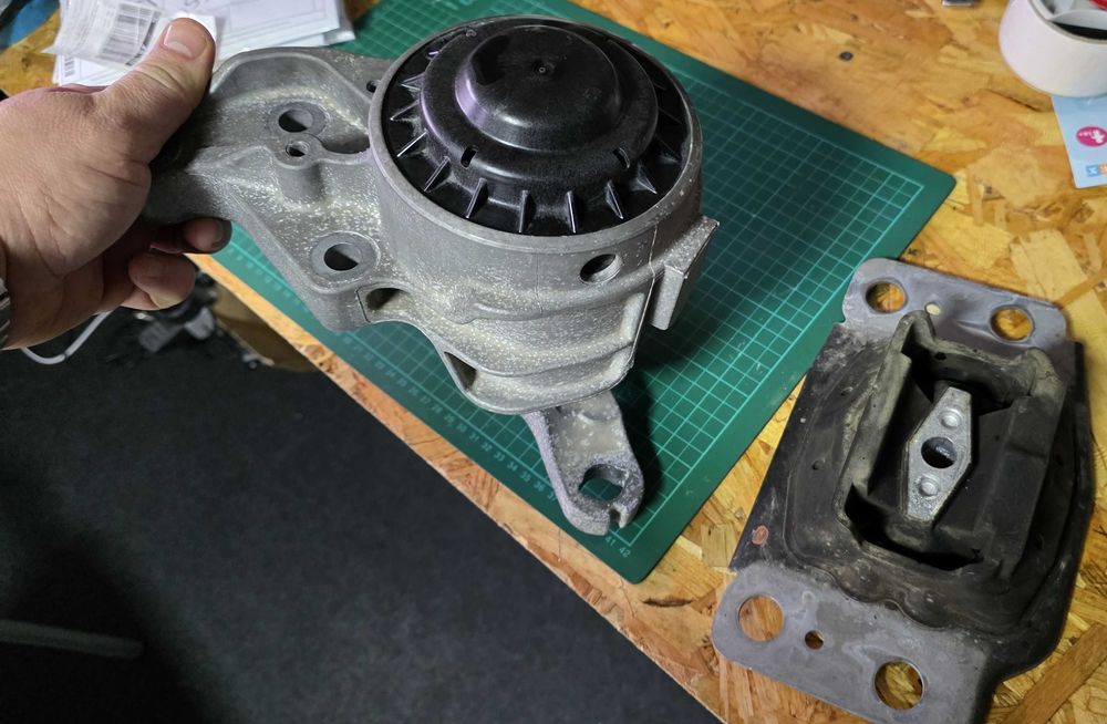 Set Suport motor Ford Mondeo Kuga Edge stare foarte buna poze reale