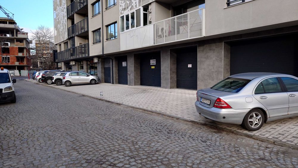 Дава се под наем Гараж / Паркомясто в Пловдив, Каменица 2 - 30 кв.м за 180 € - Снимка #1