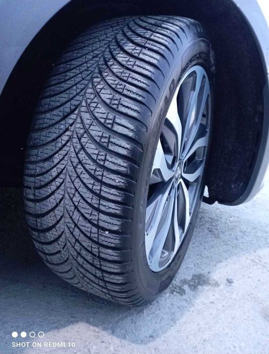 Anvelope dimensiuni 245 45 R18 allseason M+S si fulg marca Goodyear Vector dot 3923 aproape 2024 in stare foarte bună.