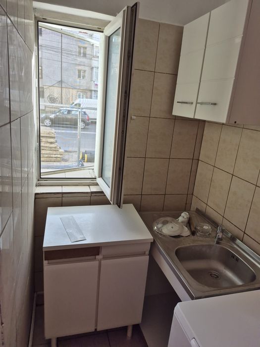 Garsoniera canta la bulevard