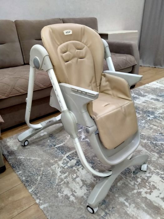 Стульчик для кормления ребенка