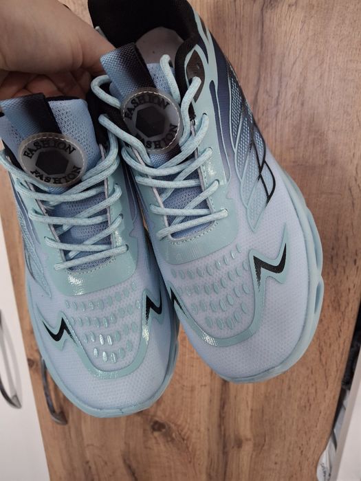 Продам кроссовки новые. Не подошёл размер