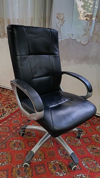 Продаются офисные кресло